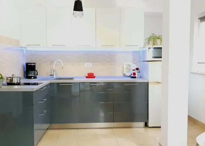 Sea & Mountain View Apartment