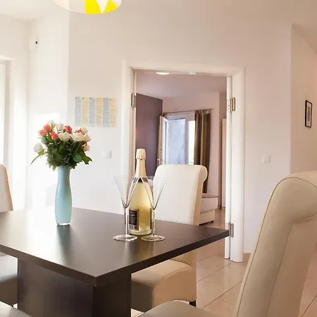 Sea & Mountain View Apartment Makarska