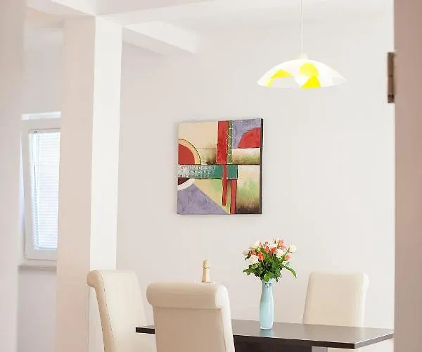 Sea & Mountain View Apartman