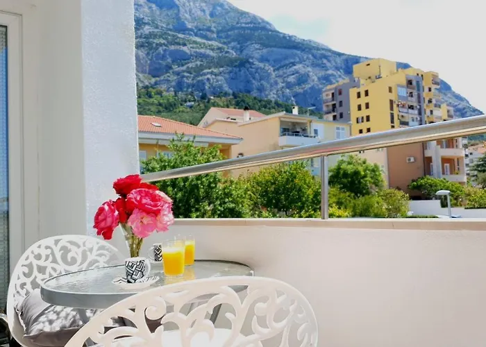 Sea & Mountain View *